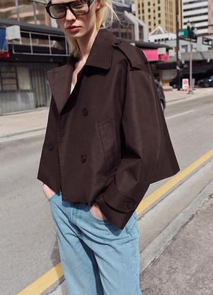 Двобортний короткий тренч zara
