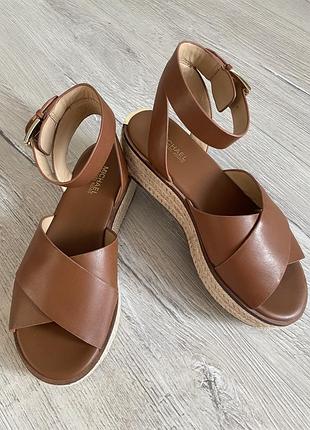 Коричневі жіночі босоніжки ,розмір 35.5,michael kors