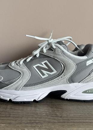 Жіночі оригінальні кросівки new balance 530