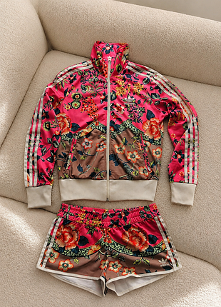 Яскравий лімітований спортивний костюм adidas originals x the farm company jardineto (олімпійка + шорти) розмір xs / 34 оригінал