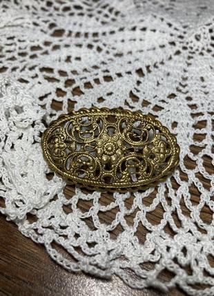 Ажурная брошь
