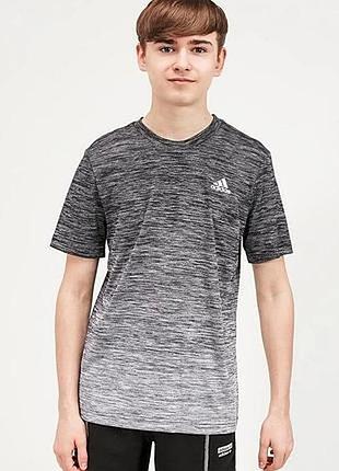 Спортивная футболка с градиентом на 9-10роков adidas