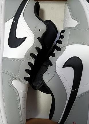 Кросівки nike jordan сірі з білим