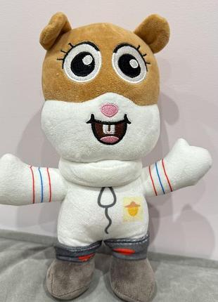 Білка сенді чікс (англ. sandy cheeks) іграшка мʼяка