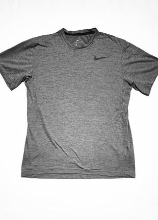 Футболка nike dri-fit для тренировок зала. в качестве lululemon reebok crossfit adidas train puma training pro nebbia under armour gymshark