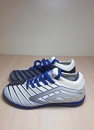 Кроссовки, сороконожки umbro