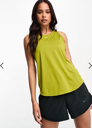 Яскрава спортивна майка nike dri-fit
