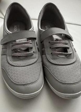 Кросівки adidas 39