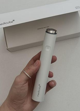 Medicube age-r booster pro mini гаджет для догляду за шкірою обличчя, пристрій з мікро токами