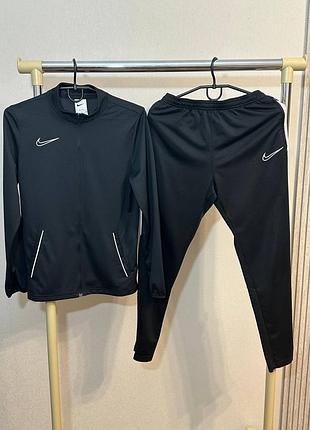 Костюм nike на зріст 158-170 см