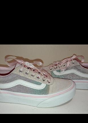 Брендовые кожаные кроссовки vans.