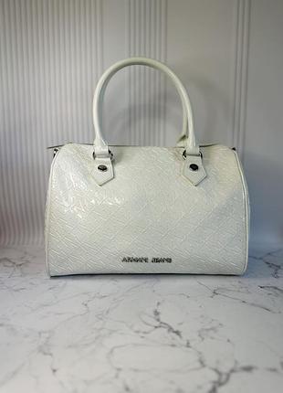Біла лакова сумка бренда armani jeans