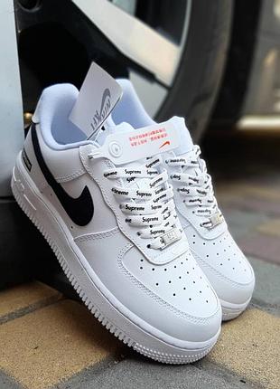 Жіночі якісні та стильні  кросівки supreme x nike air force 1 low white/black білі з чорним