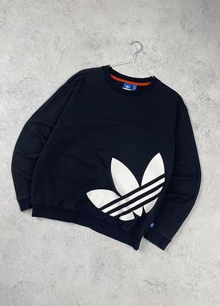 Чорний легкий світшот adidas з великим принтом