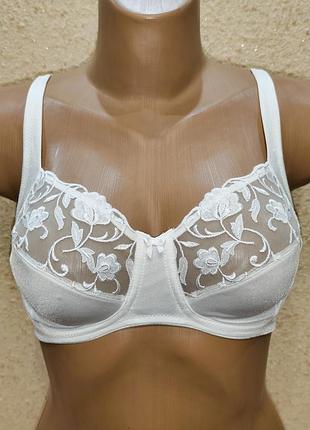 Красивый бюстгальтер мягкий без косточек  uк40a/b eur90a/b