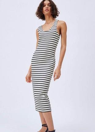 стильная миди-платье в полоску с открытой спинкой от zara