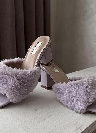 Сиреневі босоніжки мюлі з хутром primark