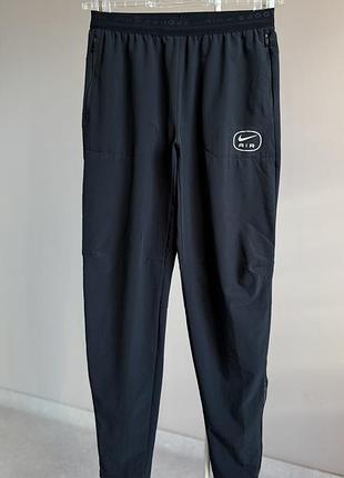 Легенькі нейлонові бігові спортивні штани nike nsw pants hm0189-010 спортивки