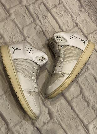 Nike air jordan 1 mid белые , р.38, 24см 2