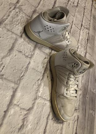 Nike air jordan 1 mid белые , р.38, 24см 10