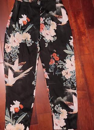 Брюки zara с принтом