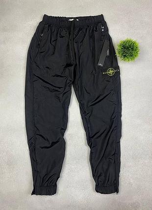 Нейлоновые брюки stone island