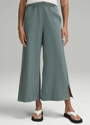 Lululemon stretch woven wide-leg high-rise cropped pant medium forest m size