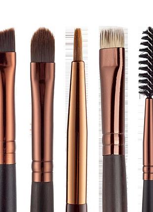 Basic set for a brow artist