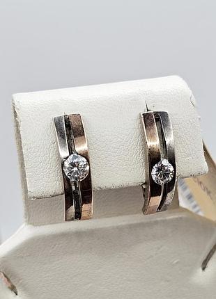 Сережки серебряные с фианитами и золотыми пластинами 3,99 г