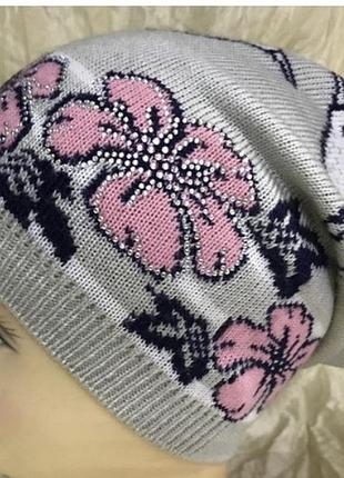 Полушерстяная бежевая с рисунком шапочка-конвертик девочкам от 5 до 10 лет
