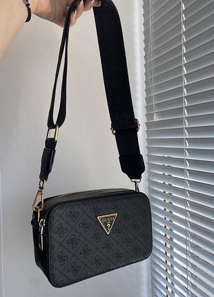 Сумка крос - боді у стилі guess