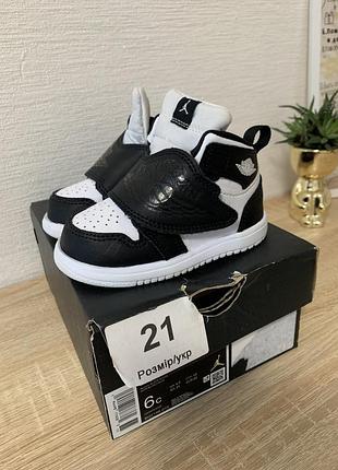 Кросівки для малюка nike