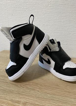 Кросівки для малюка nike