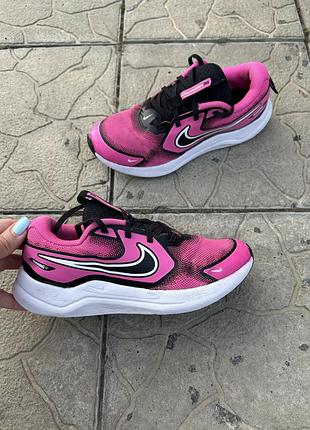 Легкие яркие кроссовки кросівки оригинал nike cosmic runner 34-35p