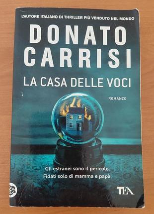 Книга на итальянском языке. la casa delle voci- донато каррези