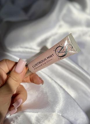 Блиск для губ lustrous mint flavored lip gloss victoria’s secret