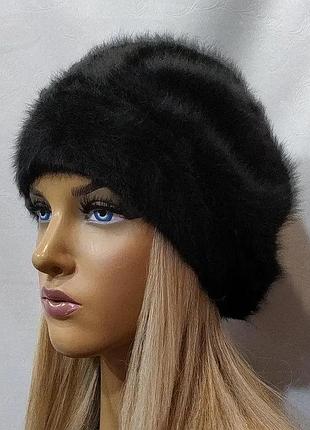 Женский берет из ангоры на ножке