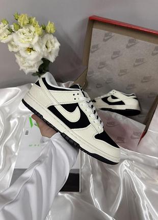 Стильні жіночі кросівки nike dunk low embossed baroque pack