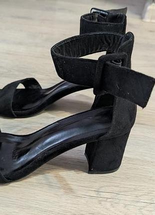 Босоножки на каблуке 41-42