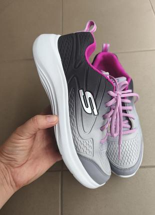 Оригінальні кросівки skechers