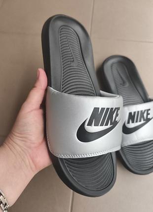 Нові шльопанці nike