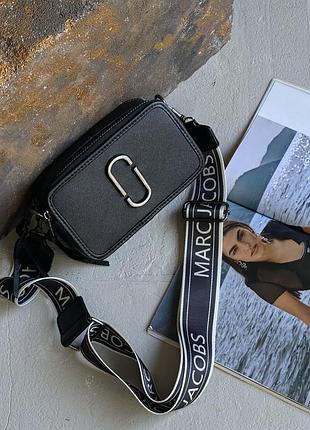 Сумка marc jacobs snapshot на широком ремешке черный