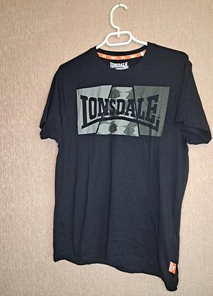Черная мужская футболка lonsdale camo с камуфляжным принтом на логотипе.новая