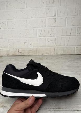 Крутые черные кроссовки nike md runner 2