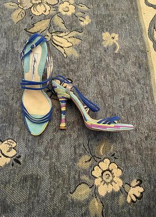 Босоніжки brian atwood
