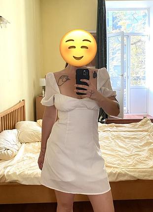 Біле літнє плаття