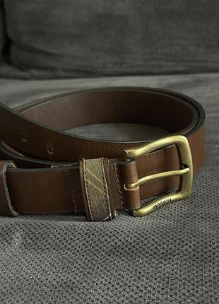 Шкіряний чоловічий ремінь в коричневому кольорі barbour