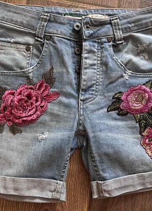 Итальянские джинсовые шорты please denim с вышивкой роз, размер xs
