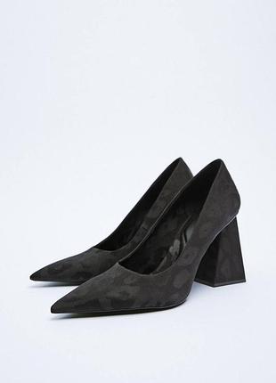 Туфли с геометрическим каблуком от zara