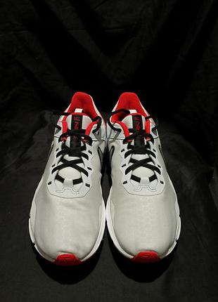 Nike legend essential 4